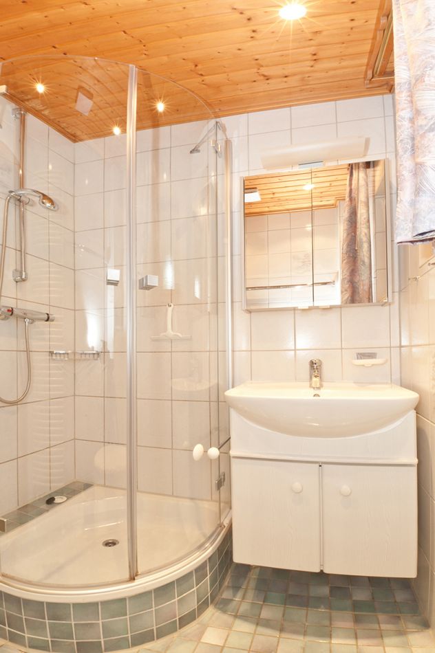 Badezimmer:Das Badezimmer ist mit einer Dusche ausgestattet